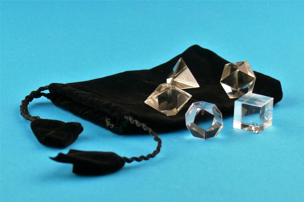Bergkristal - de 5 geometrische vormen of platonische lichamen set