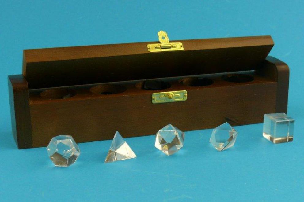 Bergkristal - De 5 Geometrische vormen met houten doosje