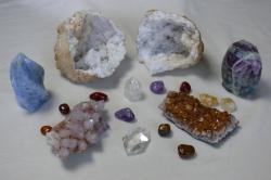 diverse kristallen en edelstenen